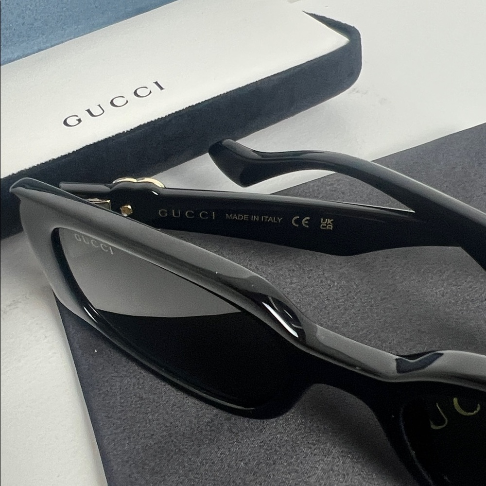 New Gucci Black Rectangular Sunglasses - image 6